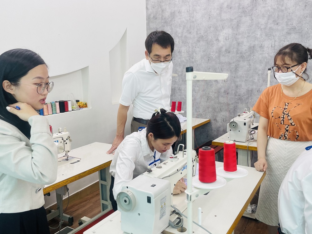 Buổi phỏng vấn các bạn thí sinh ngành may ngày 25/04/2023